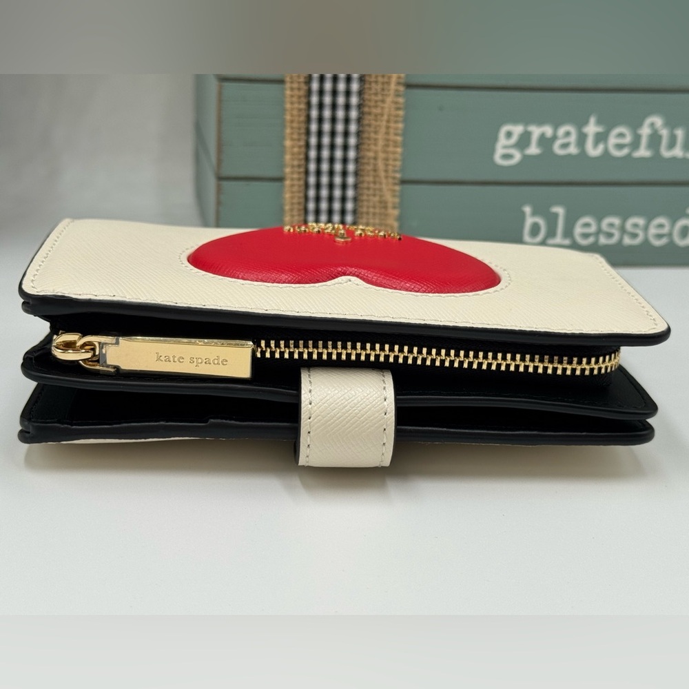 Kate Spade New York Madison Puffy Heart Medium Bifold meringue saffiano leather - Picture 5 of 7